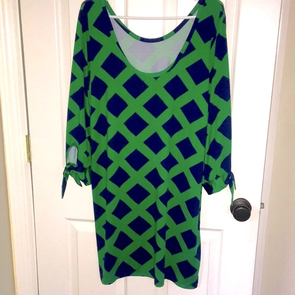 Gorgeous dress with 3/4 sleeves - Picture 3 of 5